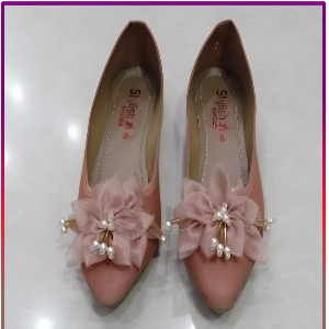 Girls Stylish Flower Pump